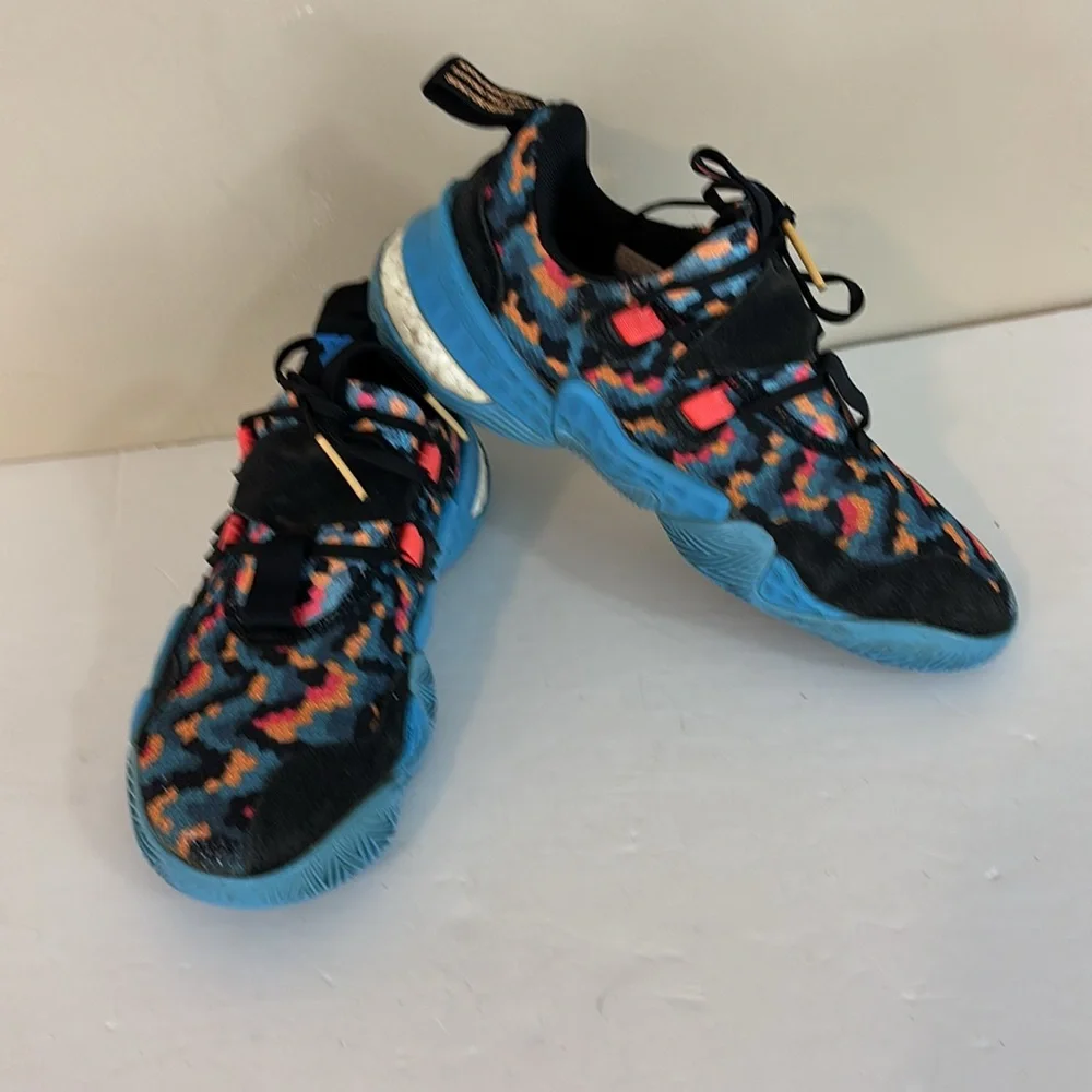 Adidas Rayford Trae Young Signature Series Sneakers Size 7.5